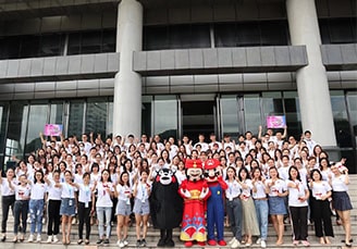 合作商當?shù)仫L采