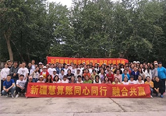 合作商當?shù)仫L采