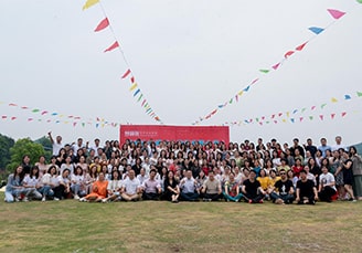 合作商當?shù)仫L采