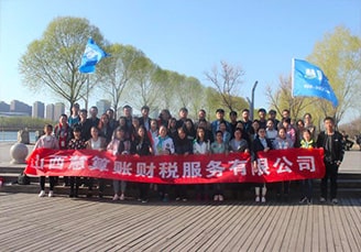 合作商當?shù)仫L采